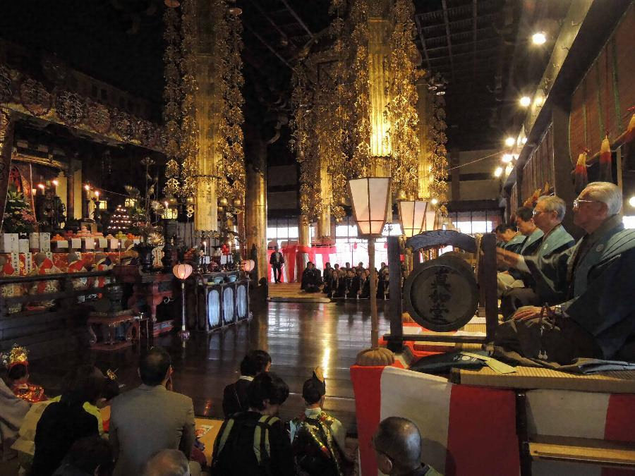 Historic hall and maple canopy—quiet corner during the ten-night service