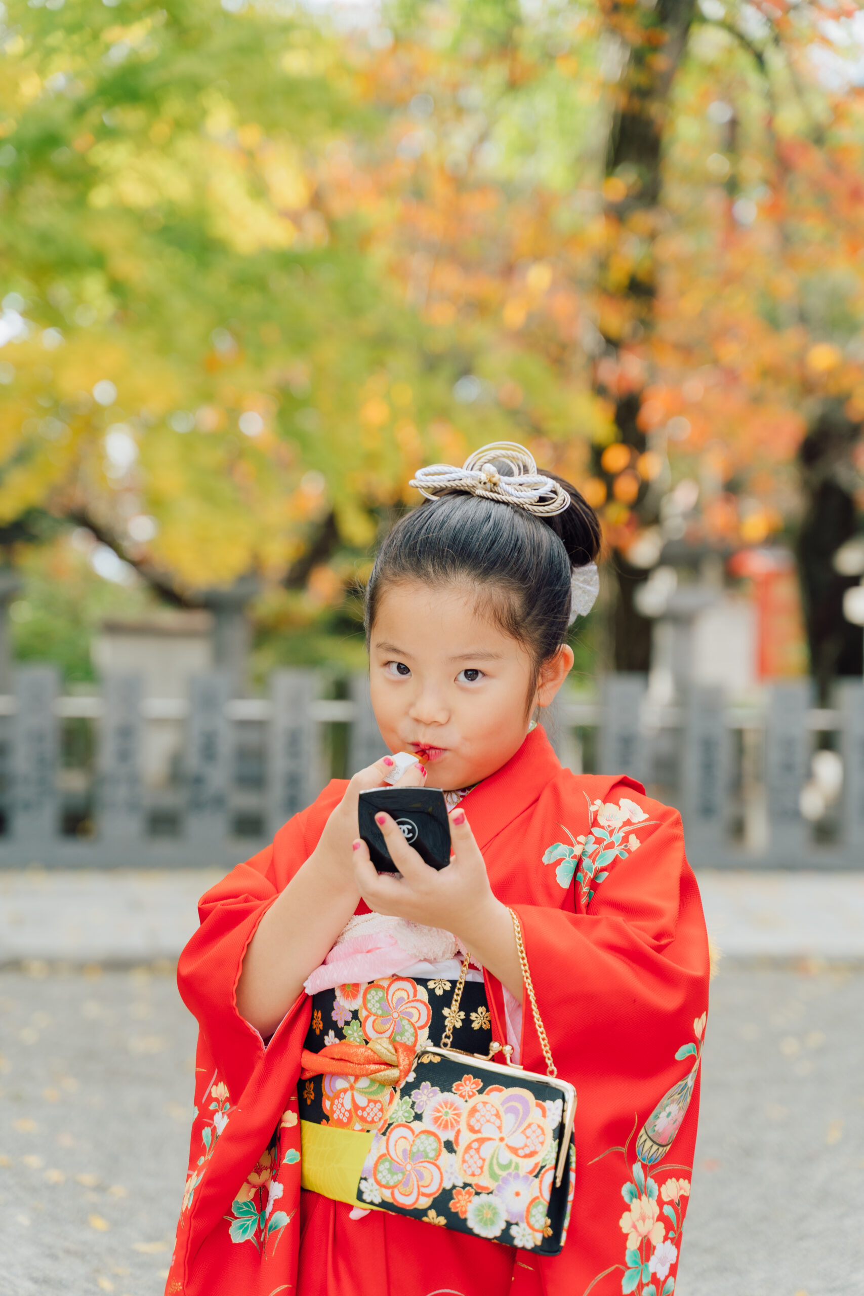 Hands & sleeves — kimono couple detail